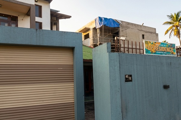 Entrance from road
